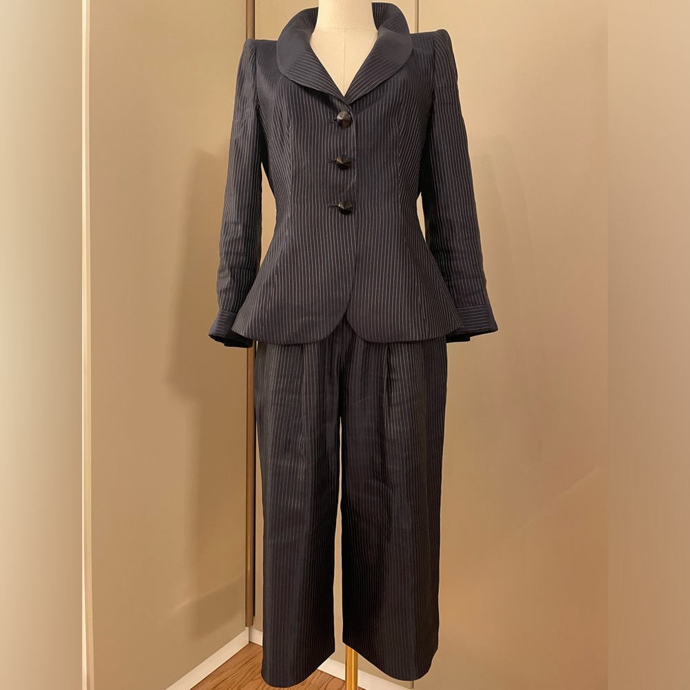 Giorgio Armani business suite, jacket / midi shorts